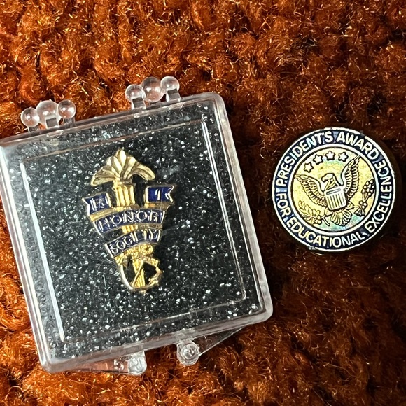 RI HONOR SOCIETY and President’s award for educational excellence pin tack back - Picture 1 of 12